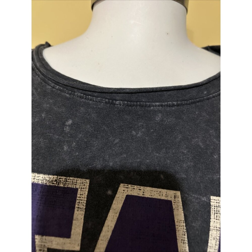 NEW Washington Huskies Colosseum Athletics Distressed Tee Shirt Women's M - Picture 10 of 13